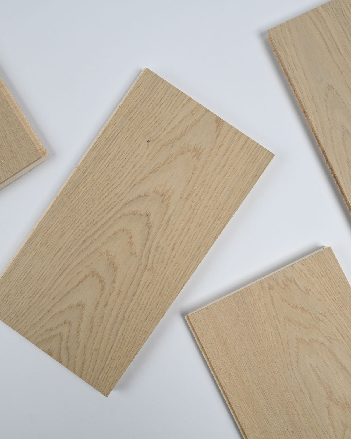 Flyt Vortex boards laid flat in a product study, face and cross-ply edge visible